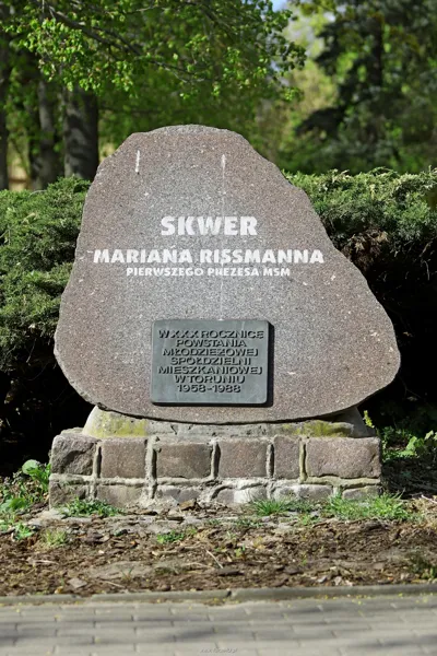 Kamień pamiątkowy Młodzieżowej Spółdzielni Mieszkaniowej