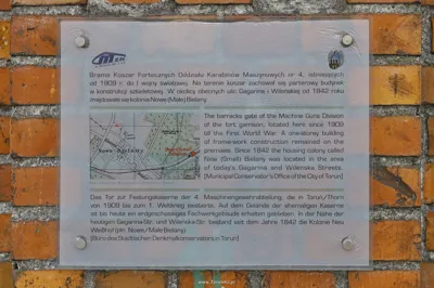Tablica pamiątkowa Bramy Koszar Fortecznych