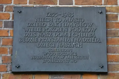 Tablica pamiątkowa 750-lecia Miasta Torunia